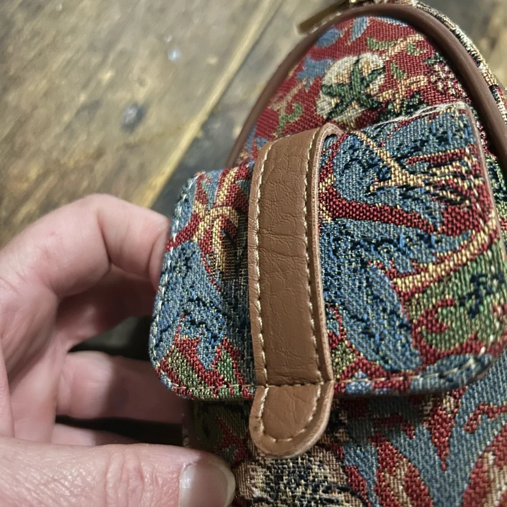Signage Strawberry Thief Tapestry Small Purse NWOT With Removeable Strap